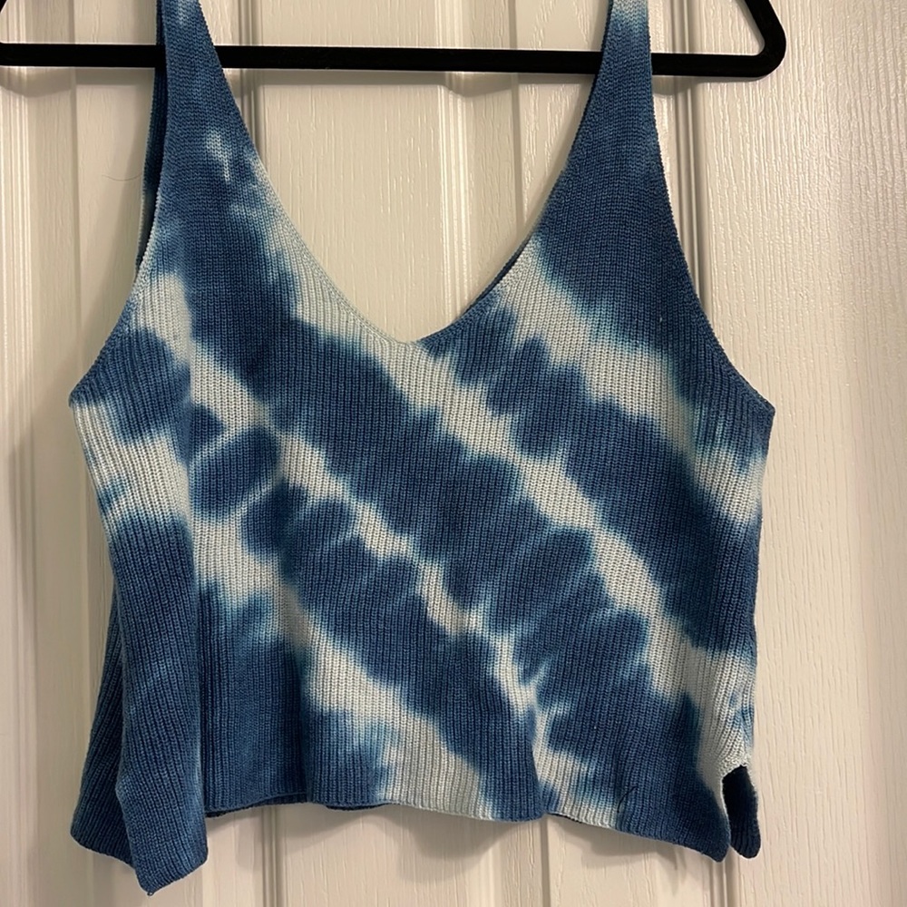 Forever 21 blue and white tie dye tank top